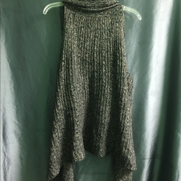 Like New. Cardigan/Sweater/Vest - Picture 3 of 3